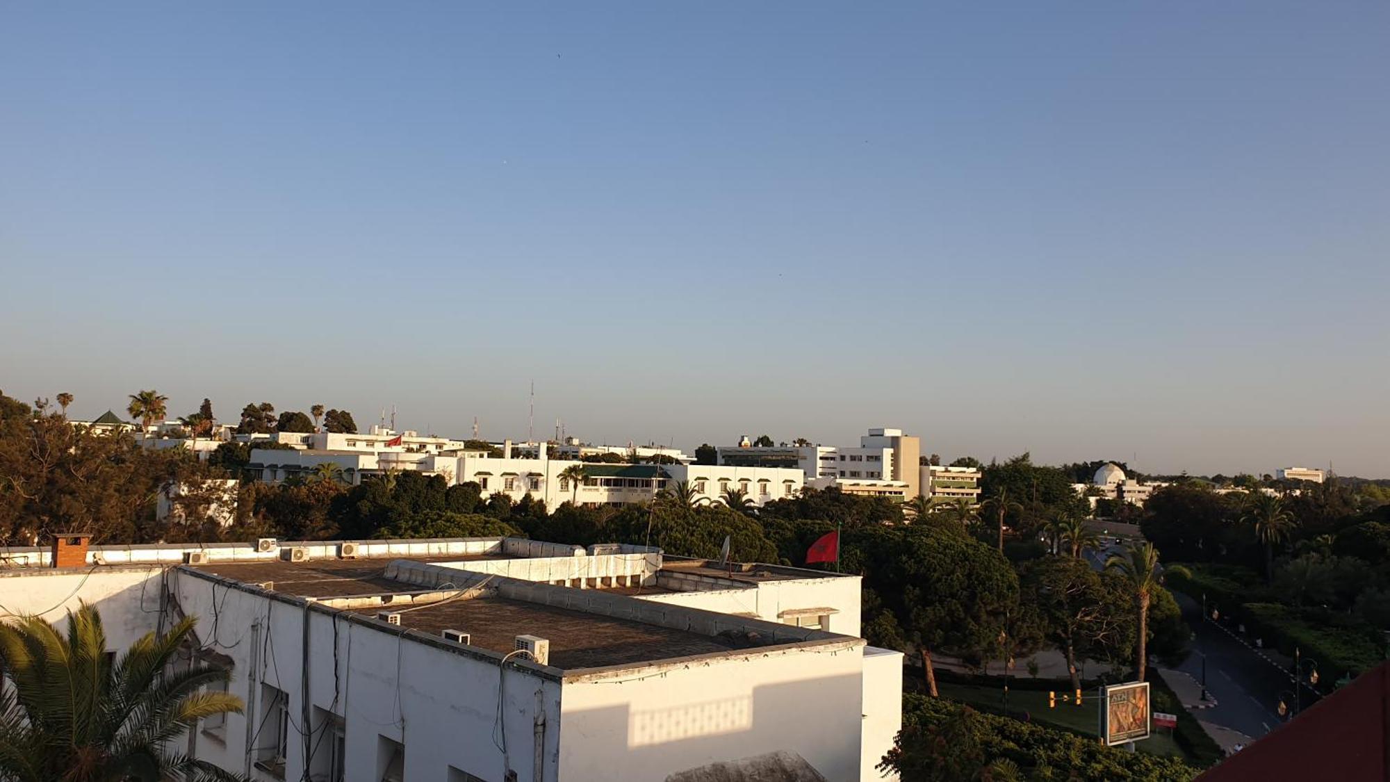 Appartement Agreable Avec 2 Tres Belles Terrasses Au Coeur De Рабат Екстериор снимка